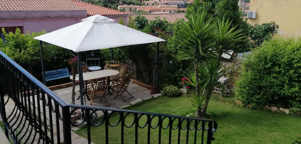 La Porta Sulla Costa Bed & Breakfast San Pantaleo Bagian luar foto