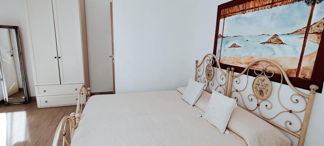 La Porta Sulla Costa Bed & Breakfast San Pantaleo Bagian luar foto
