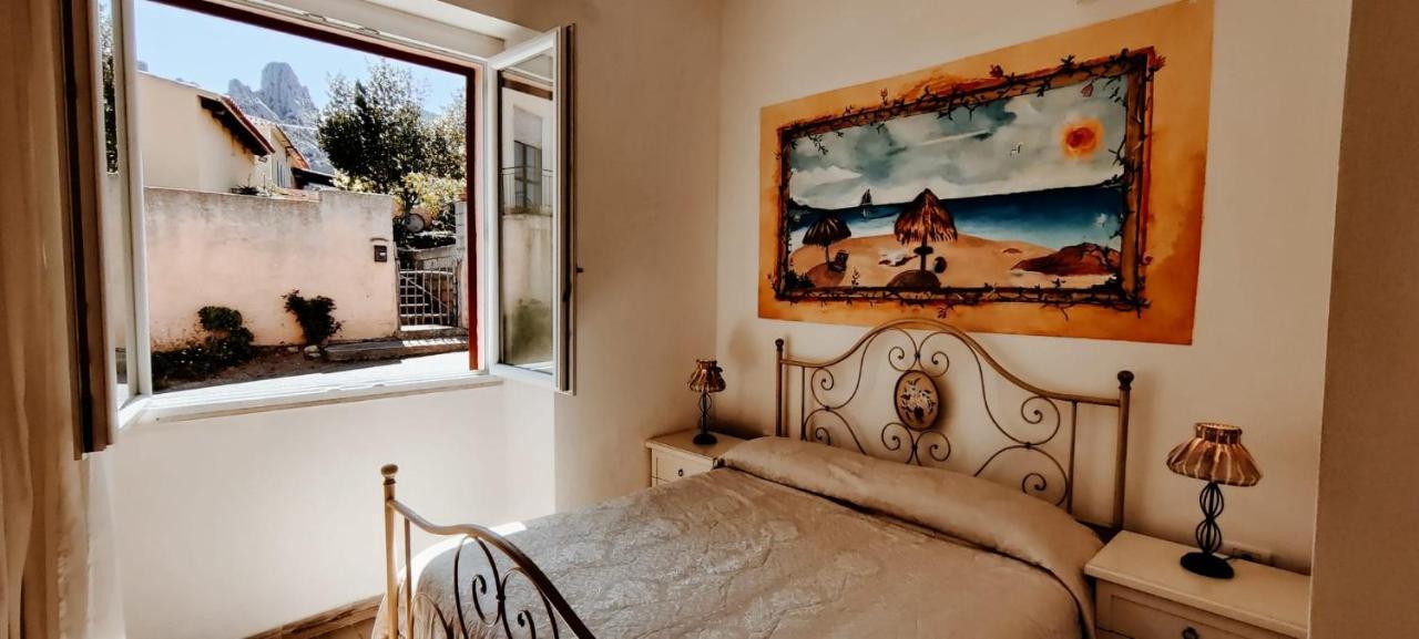 La Porta Sulla Costa Bed & Breakfast San Pantaleo Bagian luar foto