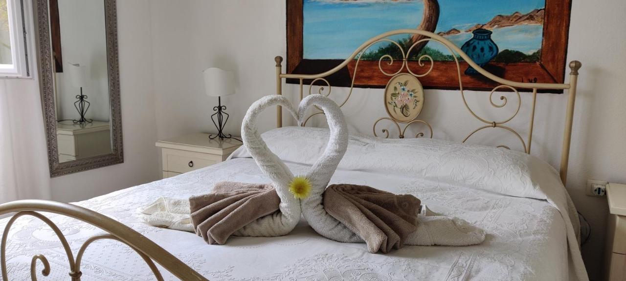 La Porta Sulla Costa Bed & Breakfast San Pantaleo Bagian luar foto