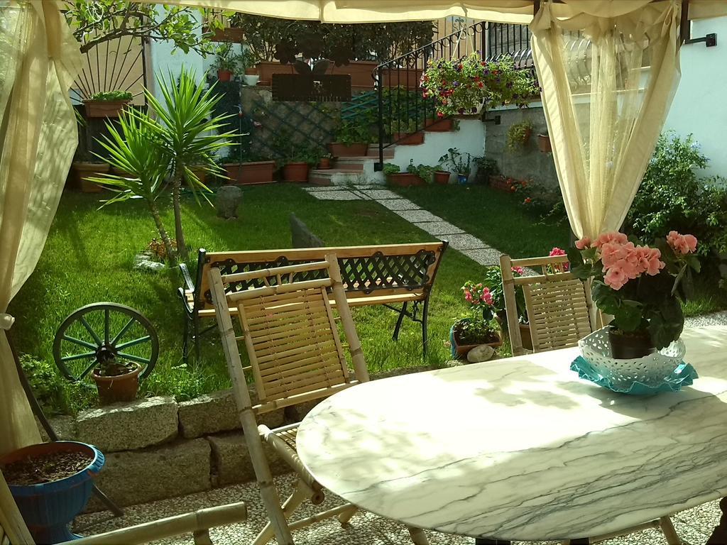 La Porta Sulla Costa Bed & Breakfast San Pantaleo Bagian luar foto