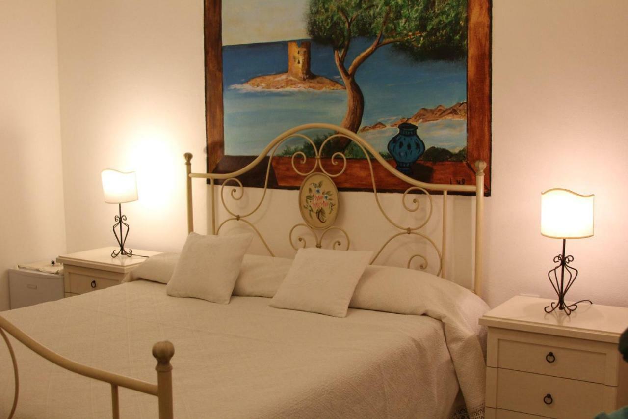 La Porta Sulla Costa Bed & Breakfast San Pantaleo Bagian luar foto