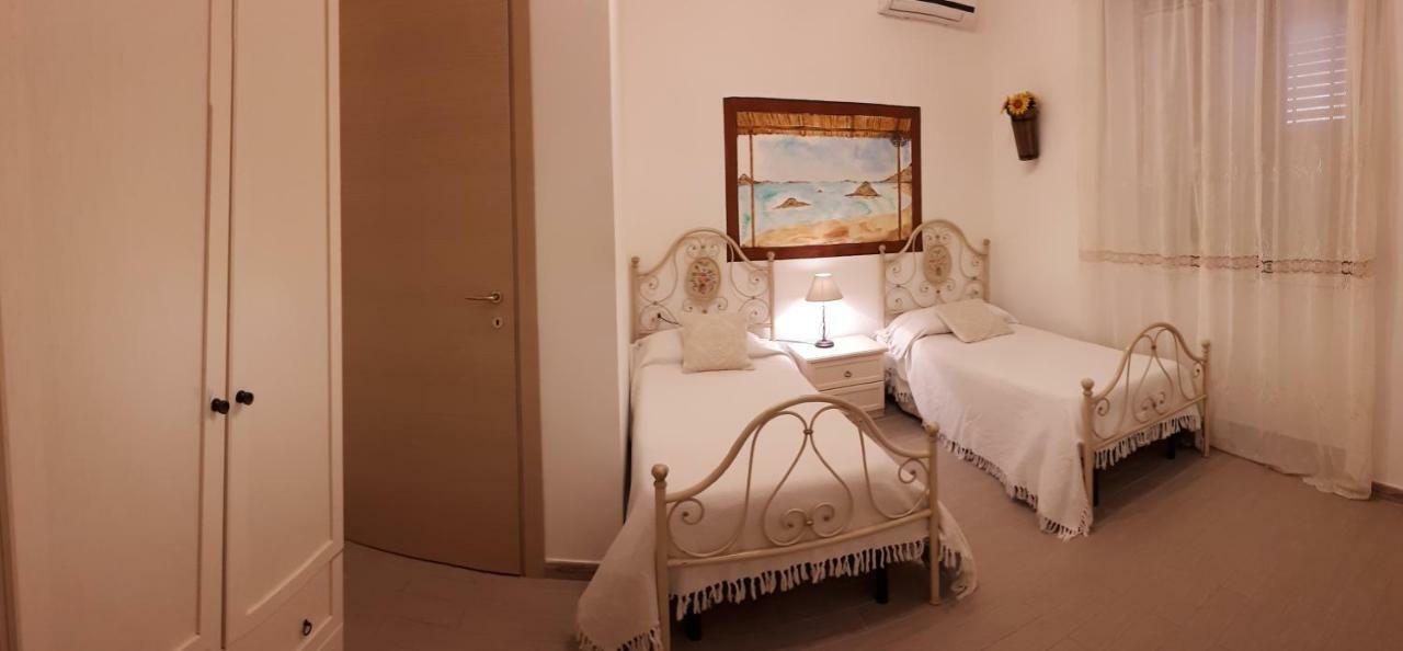 La Porta Sulla Costa Bed & Breakfast San Pantaleo Bagian luar foto